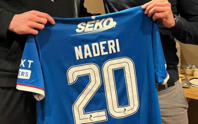 Trikot von Ryan Naderi wird zu Gunsten von Soccer for Kids versteigert